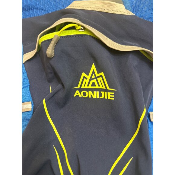 Aonijie Hydration Running Backpack Vest With Pockets & Adjustable Straps - Picture 2 of 3